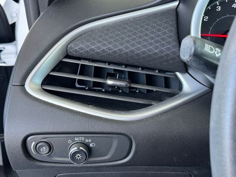 Used 2023 Chevrolet Malibu LS FWD image 32