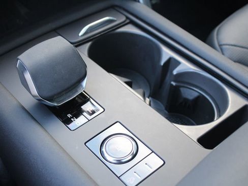 Certified 2025 Land Rover Discovery Dynamic SE image 32