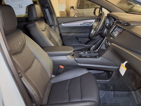 New 2026 Cadillac XT5 Luxury image 6
