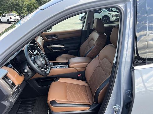 Certified 2025 Nissan Pathfinder Platinum w/ Cargo Package FWD image 13