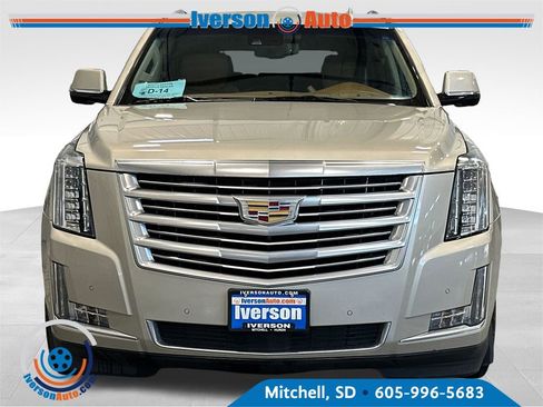 Used 2015 Cadillac Escalade Platinum AWD/4WD image 3