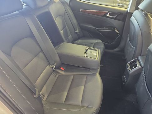 Used 2017 Kia Cadenza Premium w/ Luxury Package image 13