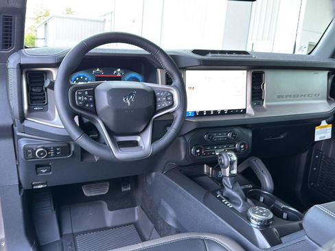 New 2025 Ford Bronco Outer Banks w/ Sasquatch Package image 23