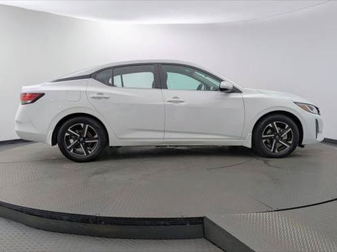 Used 2025 Nissan Sentra SV FWD image 9