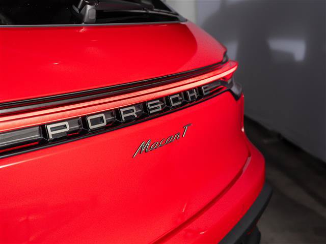 Used 2025 Porsche Macan Turbo AWD/4WD image 33