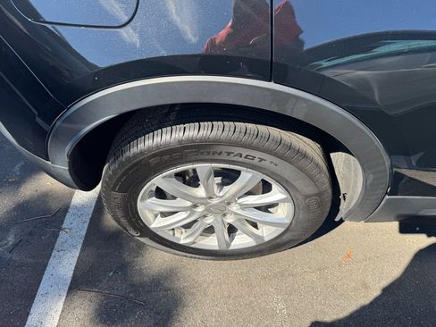 Used 2023 Cadillac XT4 Luxury w/ Cold Weather Package AWD/4WD image 11