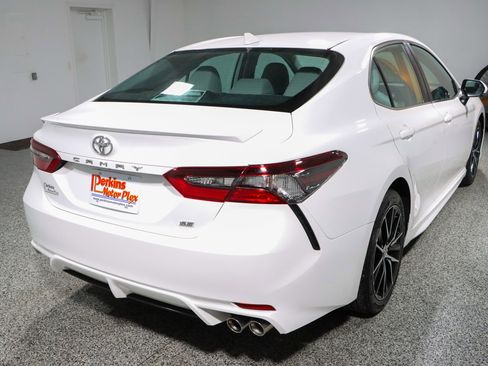 Used 2023 Toyota Camry SE FWD image 8