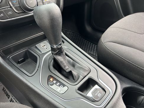 Used 2020 Jeep Cherokee Latitude w/ Cold Weather Group image 15