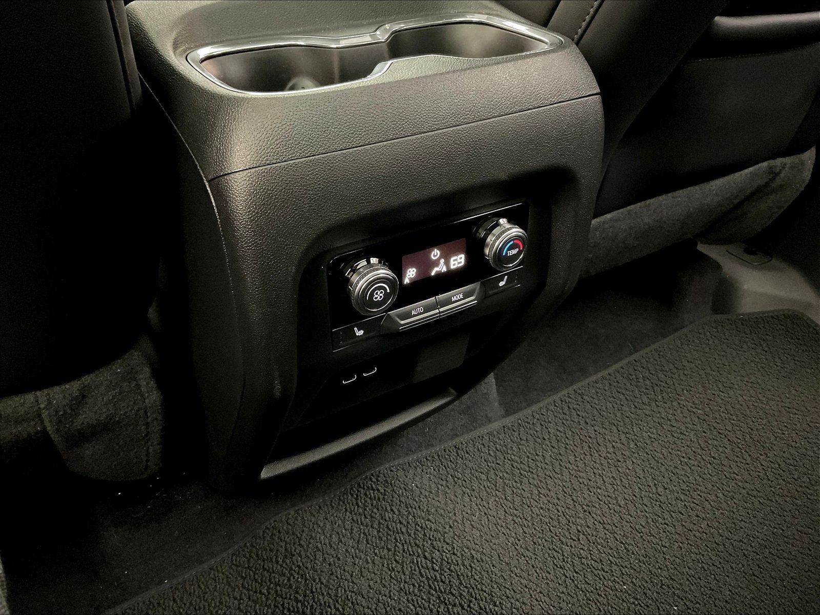 Used 2025 GMC Acadia Denali FWD image 10