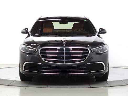 Used 2022 Mercedes-Benz S 580 4MATIC Sedan image 2