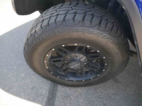 Used 2018 Jeep Wrangler Unlimited Sahara w/ Safety Group AWD/4WD image 13