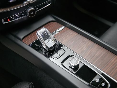 Certified 2023 Volvo XC60 B5 Ultimate AWD/4WD image 16