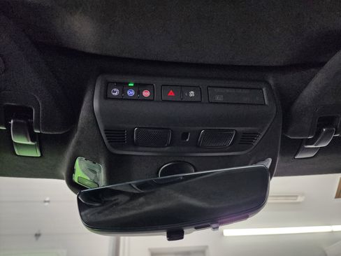 Used 2022 Chevrolet Corvette Stingray Premium Conv w/ Z51 Performance Package image 45