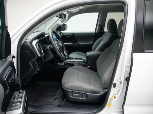 Used 2022 Toyota Tacoma SR5 AWD/4WD image 24