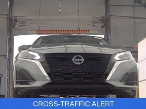 Used 2025 Nissan Altima 2.5 SV FWD image 5