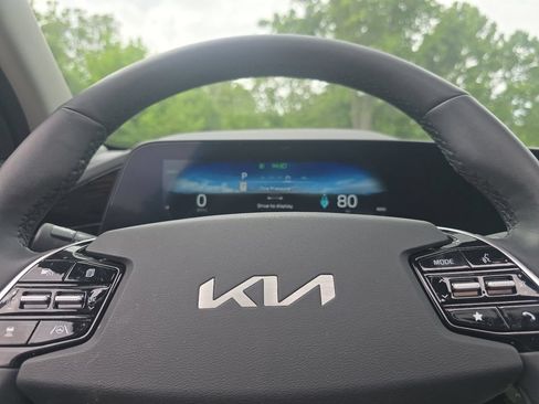 Used 2023 Kia Niro Wave w/ Wave Preserve Package FWD image 30