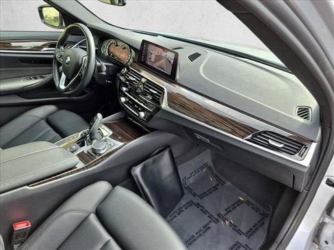 Used 2019 BMW 530e w/ Convenience Package RWD image 23