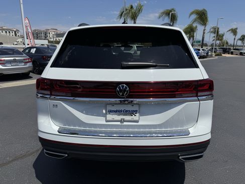 Certified 2025 Volkswagen Atlas SE FWD image 8