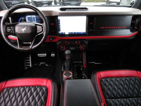 Used 2023 Ford Bronco Wildtrak image 23