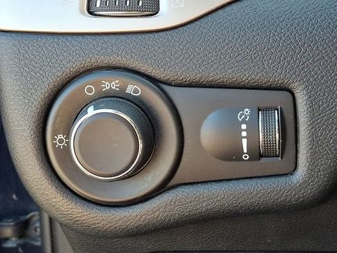Used 2016 Jeep Cherokee Sport AWD/4WD image 9