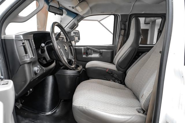 Used 2018 Chevrolet Express 2500 LT w/ LT Preferred Equipment Group RWD image 4