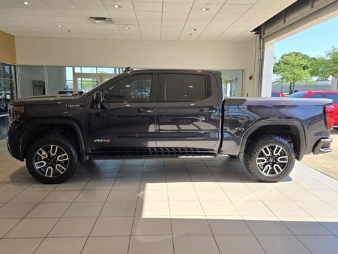 Used 2024 GMC Sierra 1500 AT4 w/ Technology Package AWD/4WD image 4