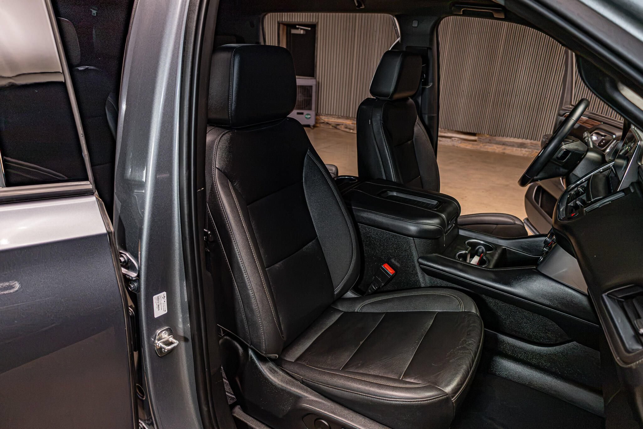 Used 2022 Chevrolet Suburban Z71 w/ Luxury Package AWD/4WD image 35