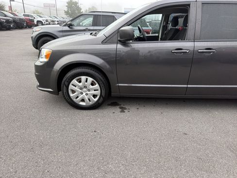 Used 2018 Dodge Grand Caravan SE FWD image 11