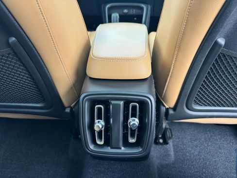 Used 2020 Volvo XC40 T5 Momentum w/ Protection Package Premier AWD/4WD image 27