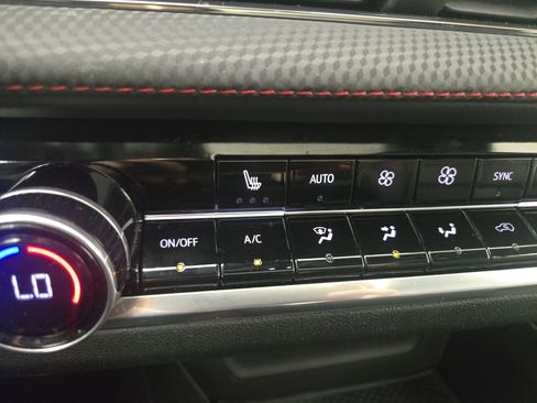 Used 2025 Chevrolet Equinox RS image 26