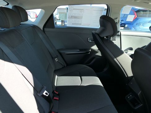 New 2026 Kia K4 LXS image 18