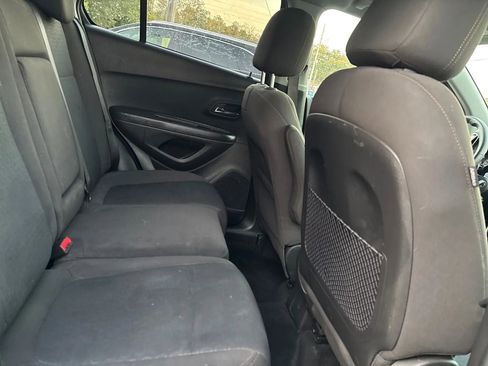 Used 2020 Chevrolet Trax LS w/ Tint and Cruise Package AWD/4WD image 12
