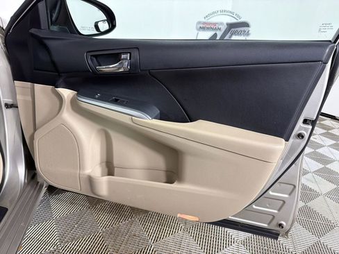 Used 2014 Toyota Camry LE FWD image 11