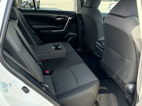 Used 2025 Toyota RAV4 XLE image 20