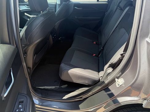 Used 2023 Jeep Grand Cherokee Laredo w/ Luxury Tech Group I AWD/4WD image 15