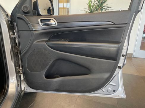 Used 2021 Jeep Grand Cherokee Laredo X image 16