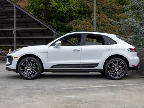 Certified 2026 Porsche Macan AWD/4WD image 2