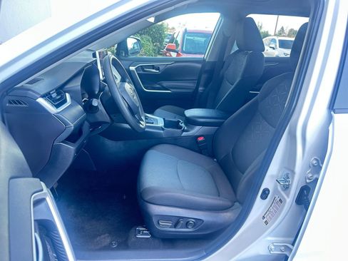 Used 2025 Toyota RAV4 XLE image 27