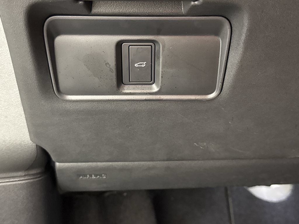 Certified 2025 Land Rover Discovery Sport S AWD/4WD image 27
