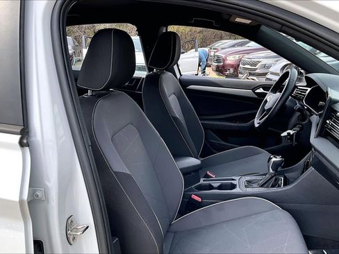 Used 2025 Volkswagen Jetta Sport image 9