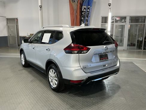Used 2020 Nissan Rogue SV image 30