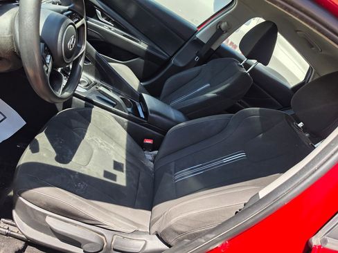 Used 2022 Hyundai Elantra SEL image 6