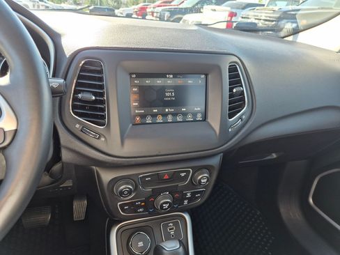 Used 2018 Jeep Compass Latitude w/ Popular Equipment Group AWD/4WD image 23