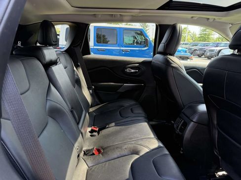 Used 2019 Jeep Cherokee Limited AWD/4WD image 17