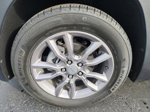 Used 2024 GMC Terrain SLT image 10