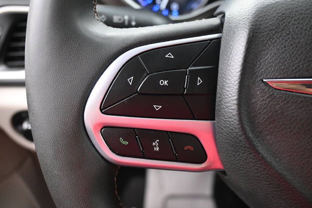 Used 2022 Chrysler Voyager LX FWD image 19