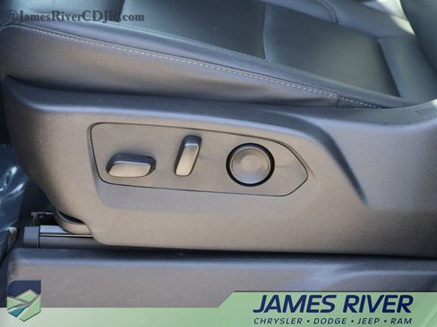 Used 2025 GMC Sierra 1500 SLT image 23