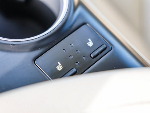 Certified 2019 Toyota Camry XLE FWD image 13