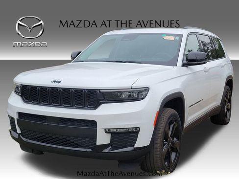 Used 2023 Jeep Grand Cherokee L Limited w/ Black Appearance Package AWD/4WD image 1