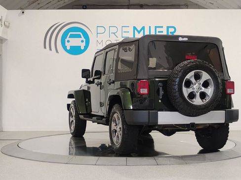Used 2010 Jeep Wrangler Unlimited Sahara w/ Dual Top Group AWD/4WD image 3